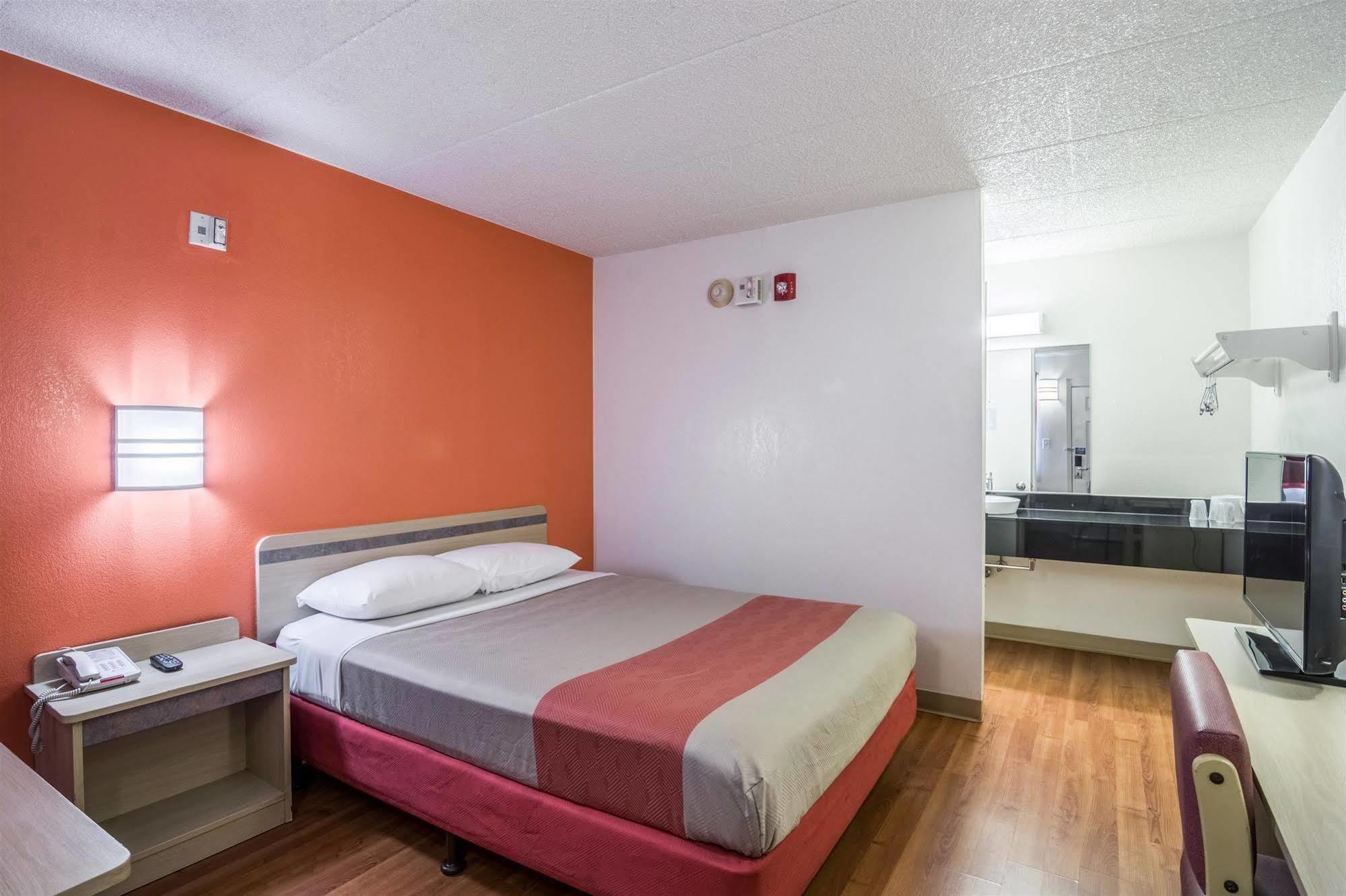 Motel 6 Chicago Southwest - ออโรรา ภายนอก รูปภาพ